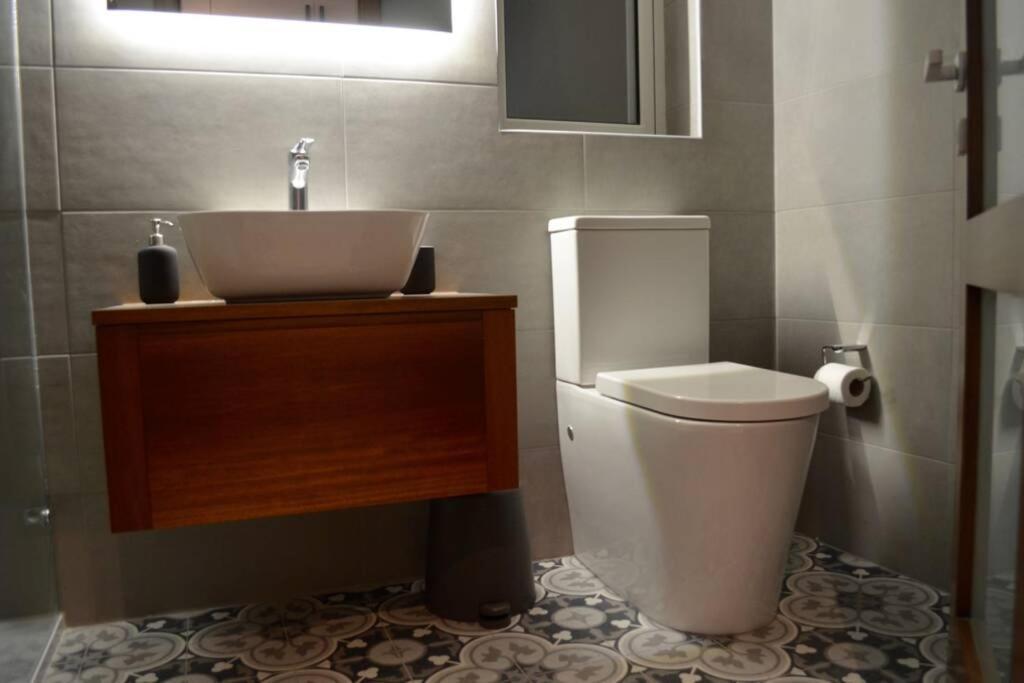 Sliema, Stylish 2 Bedroom With Parking شقة